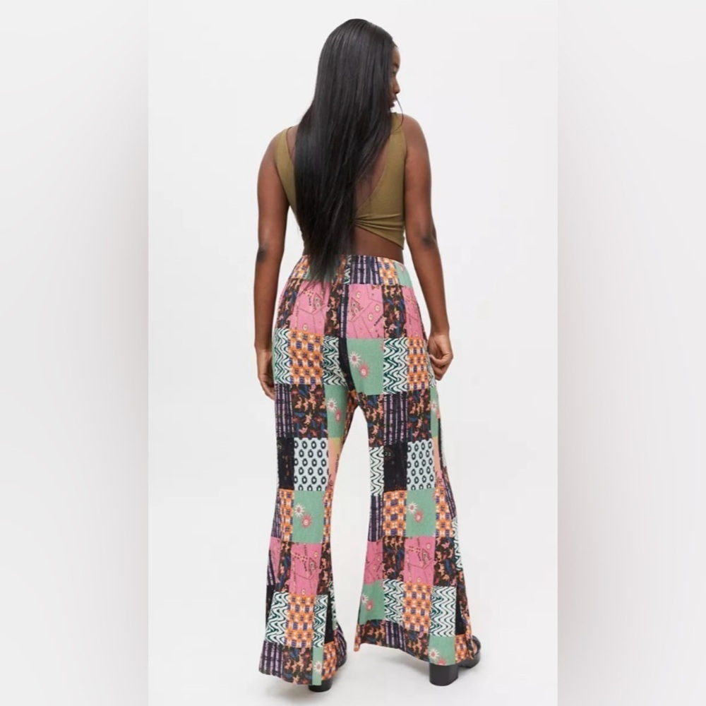 Urban Outfitters Solange Plisse Flare Pant Patchwork Print - Picture 2 of 8